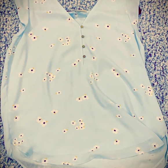 LOFT Blossom Henley Flutter Shell blouse. Size.M - Picture 2 of 13